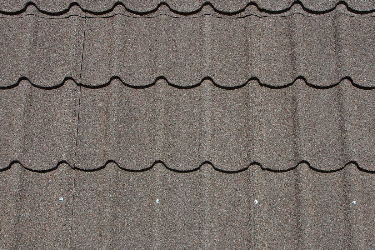 Photo of stone coated and ceramic roof tiles reflects heat well.